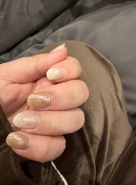 ohoraネイルの完成した手元